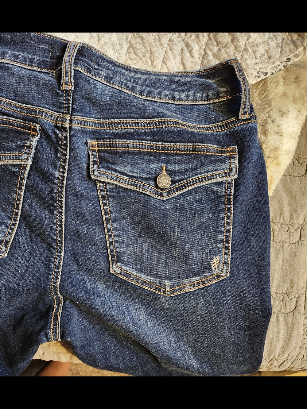 Silver Jeans Women's Straight Blue Denim with Flap Back Pockets 31/33 Never Worn